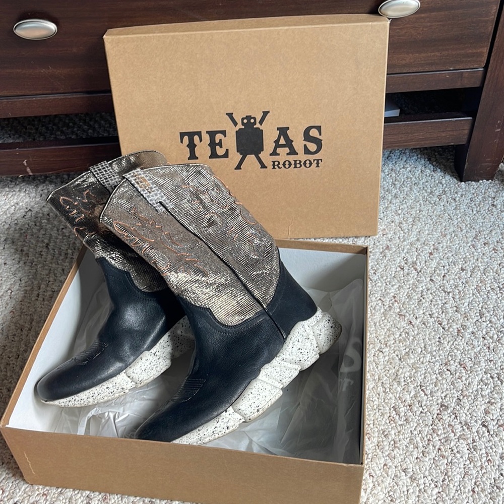 Texas Robot boots! ❤️‍🔥